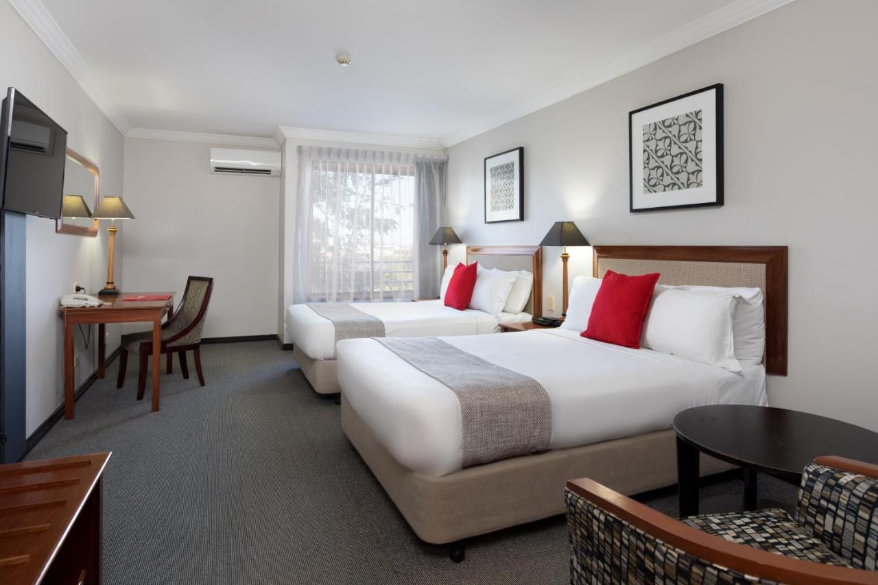 Hotel Ramada By Wyndham Brisbane Windsor Exterior foto